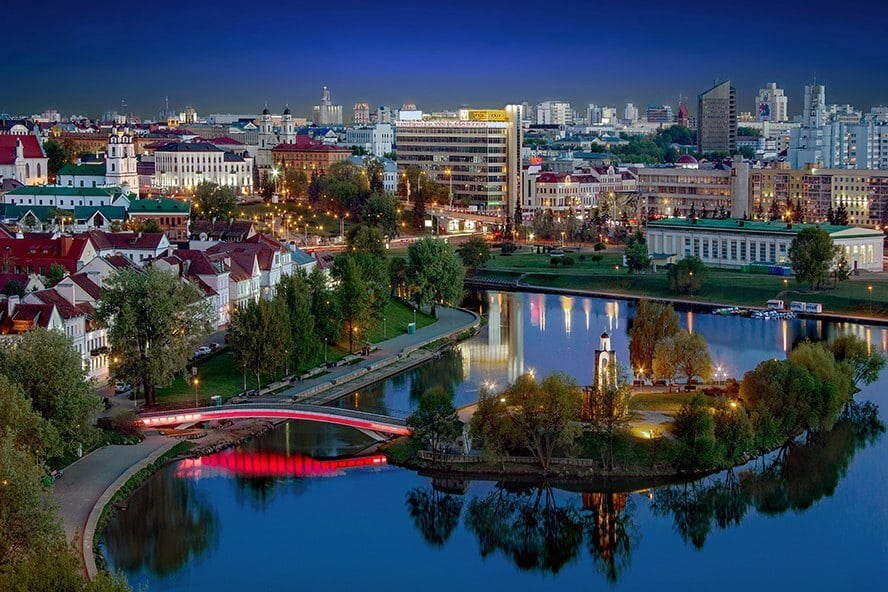 minsk_ostrov_slez_svisloch_vecher.jpg